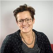 Expérimentée, attentive, psychologue, j'accompagne chaque élève selon ses besoins, en développant des outils adaptés